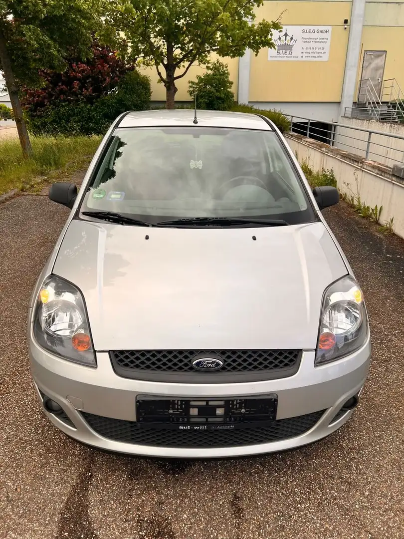 Ford Fiesta Style Plateado - 2