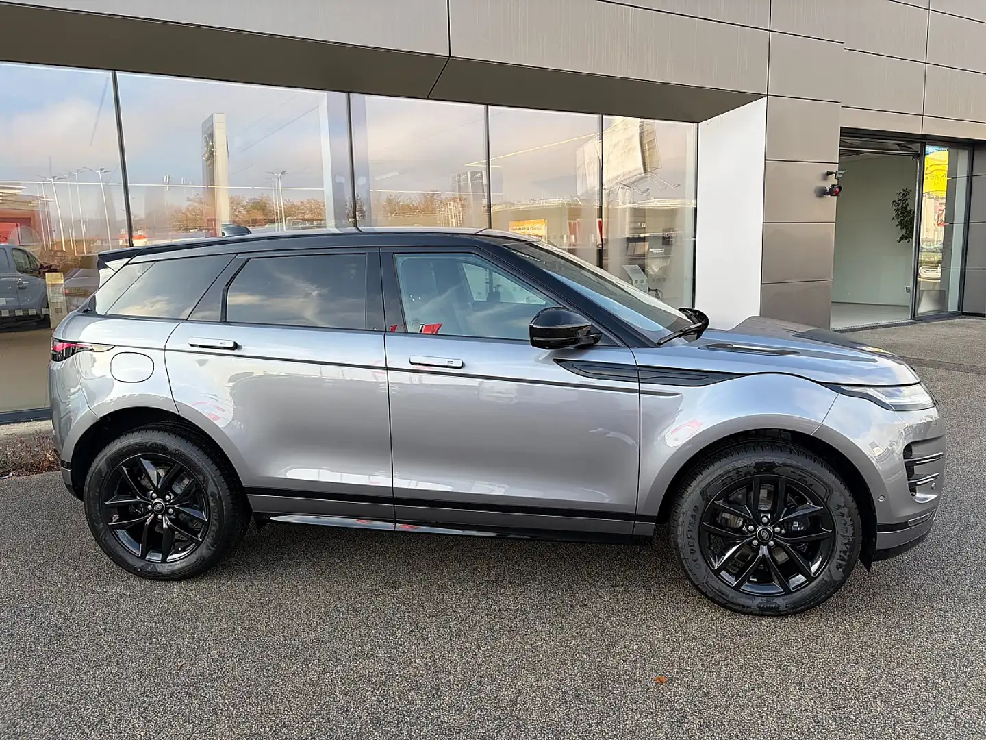 Land Rover Range Rover Evoque P270e PHEV Dynamic SE AWD Aut. Grau - 2