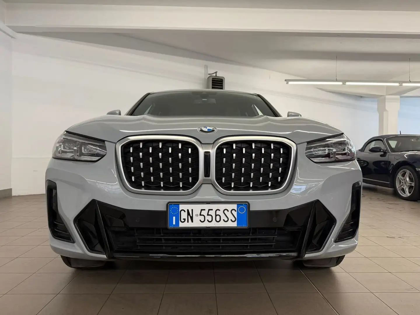 BMW X4 X4 xDrive20i 48V Msport Grijs - 2