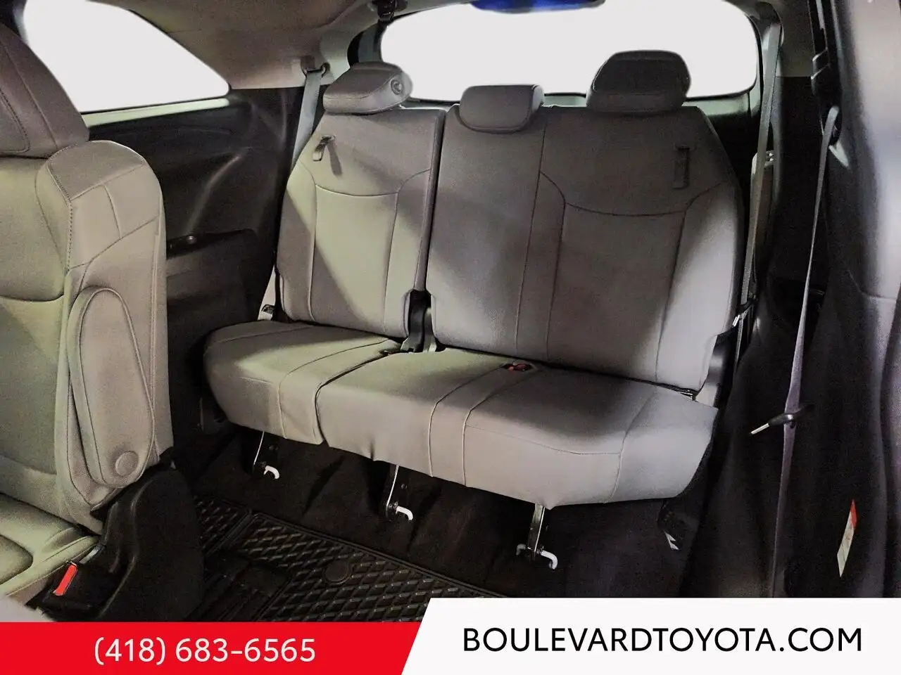 Toyota Sienna снимка Toyota Sienna