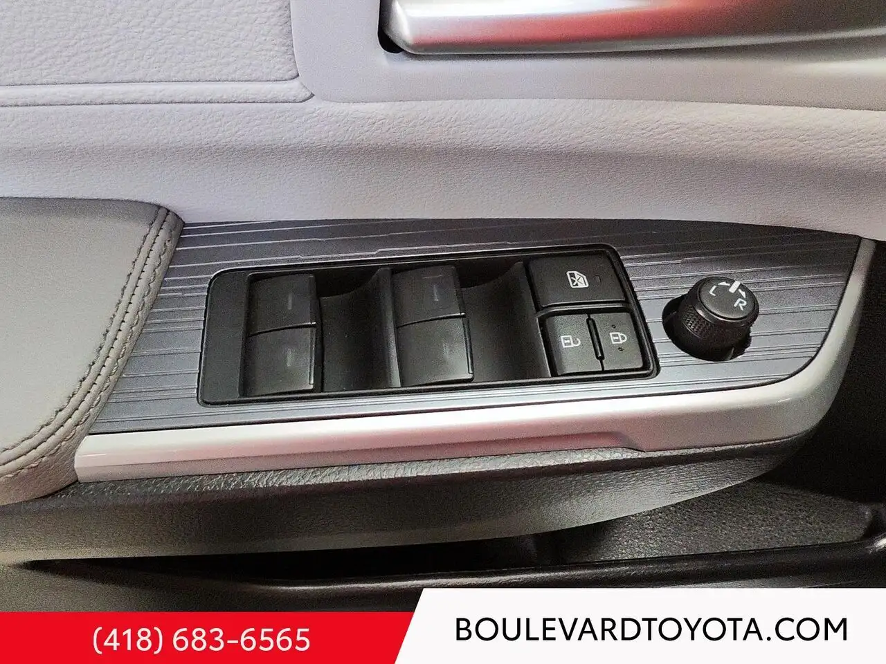 Toyota Sienna снимка Toyota Sienna