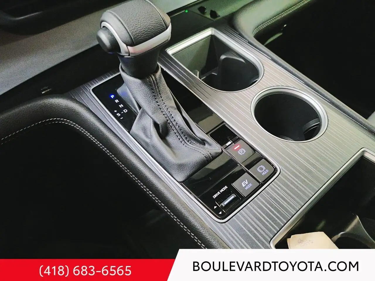 Toyota Sienna снимка Toyota Sienna