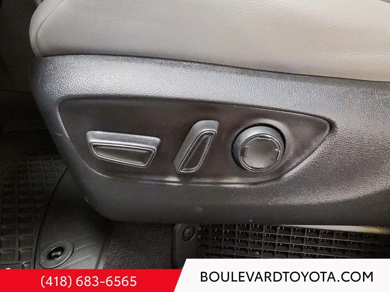 Toyota Sienna снимка Toyota Sienna