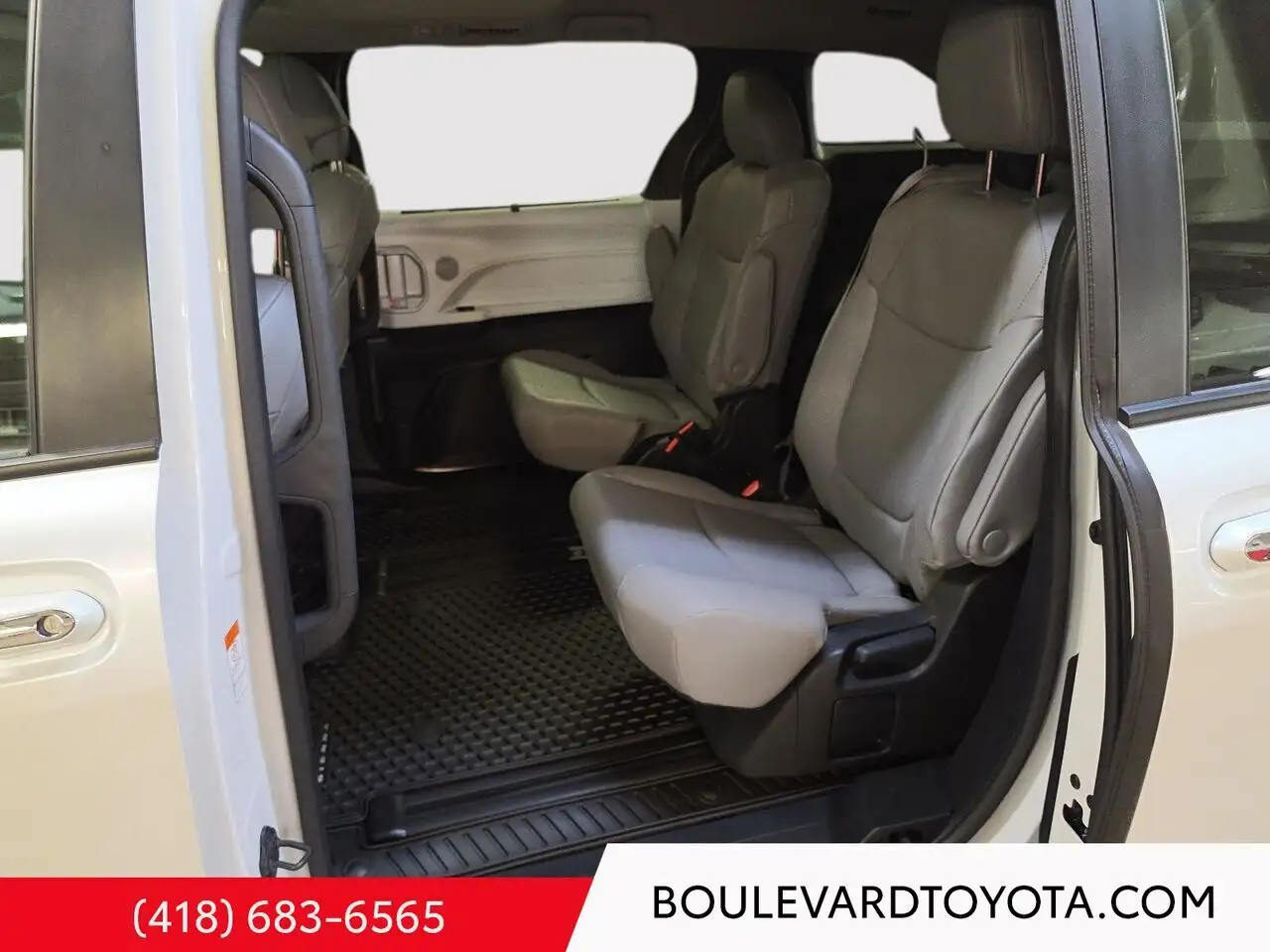 Toyota Sienna снимка Toyota Sienna