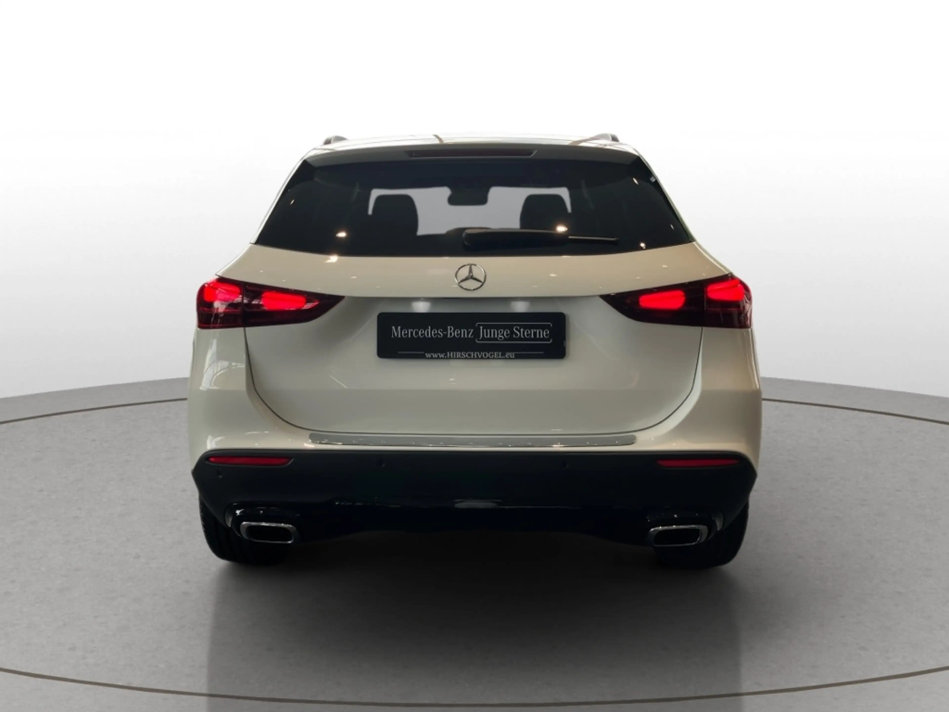 Mercedes-Benz GLA 180 Progressive Line+Night+AHK+DISTR+KEYLESS — photo 6
