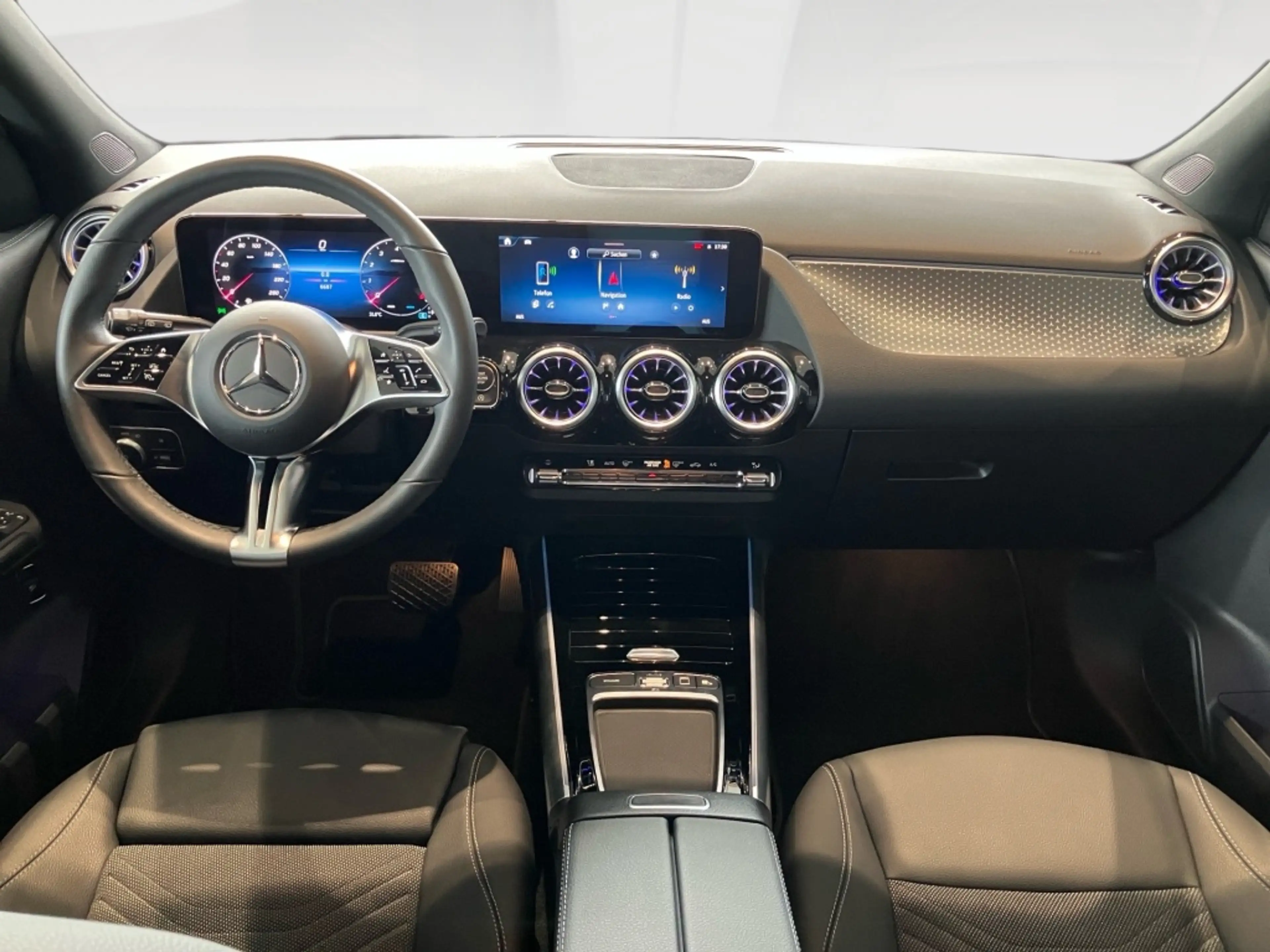 Mercedes-Benz GLA 180 Progressive Line+Night+AHK+DISTR+KEYLESS — photo 8