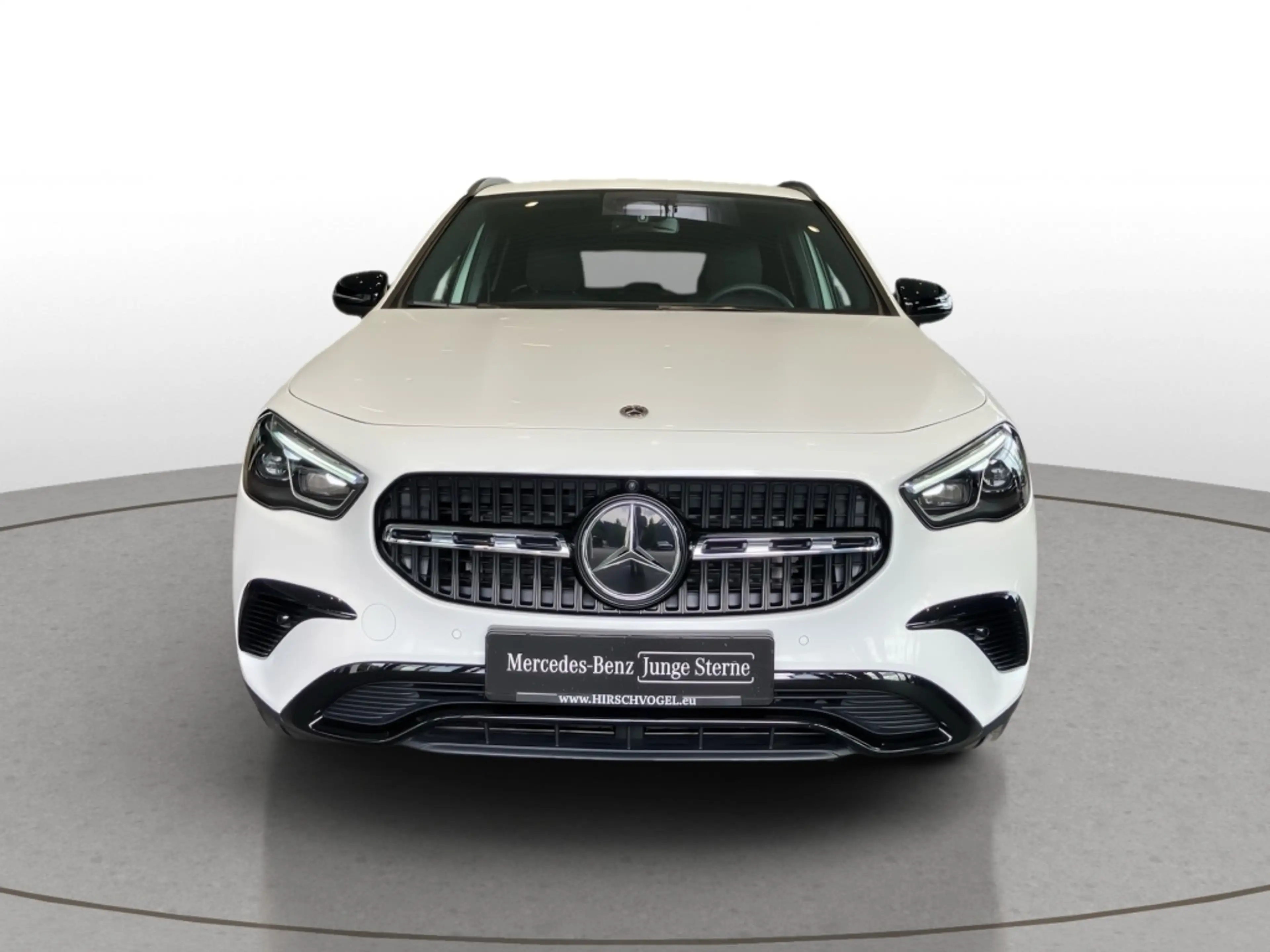 Mercedes-Benz GLA 180 Progressive Line+Night+AHK+DISTR+KEYLESS — photo 3