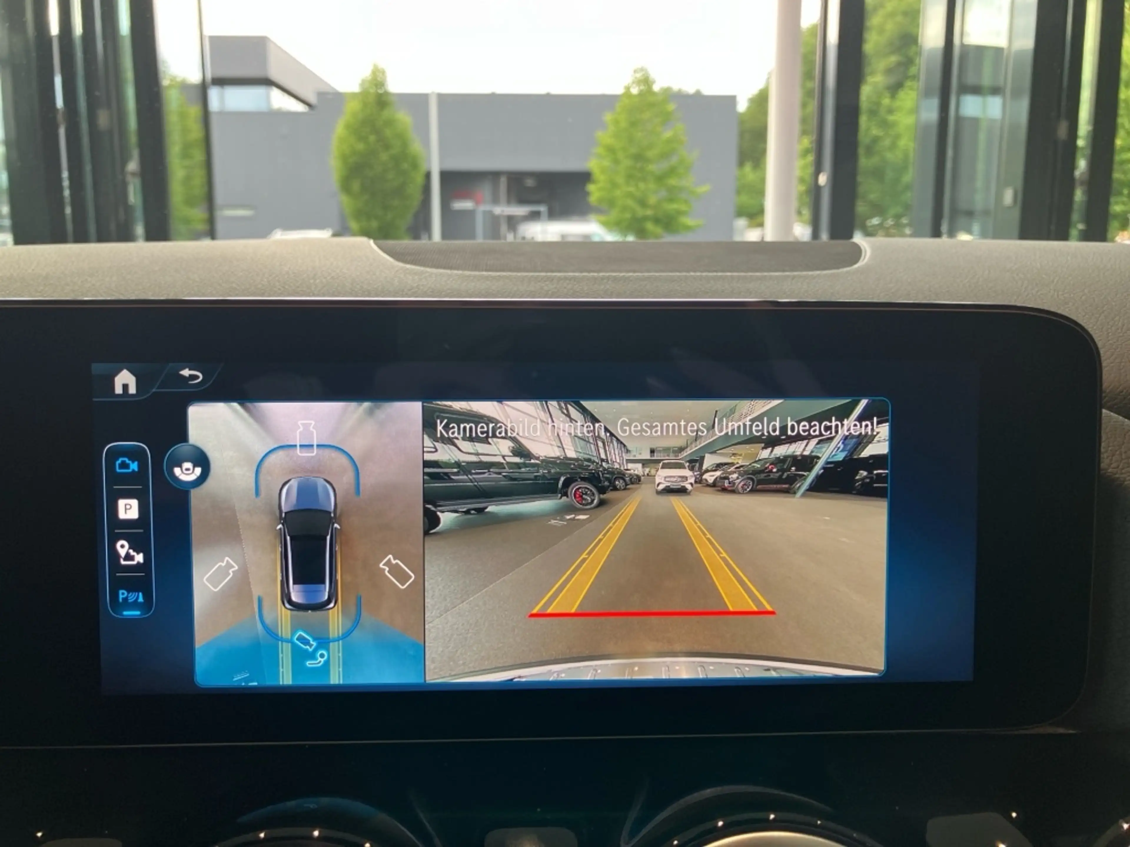 Mercedes-Benz GLA 180 Progressive Line+Night+AHK+DISTR+KEYLESS — photo 14