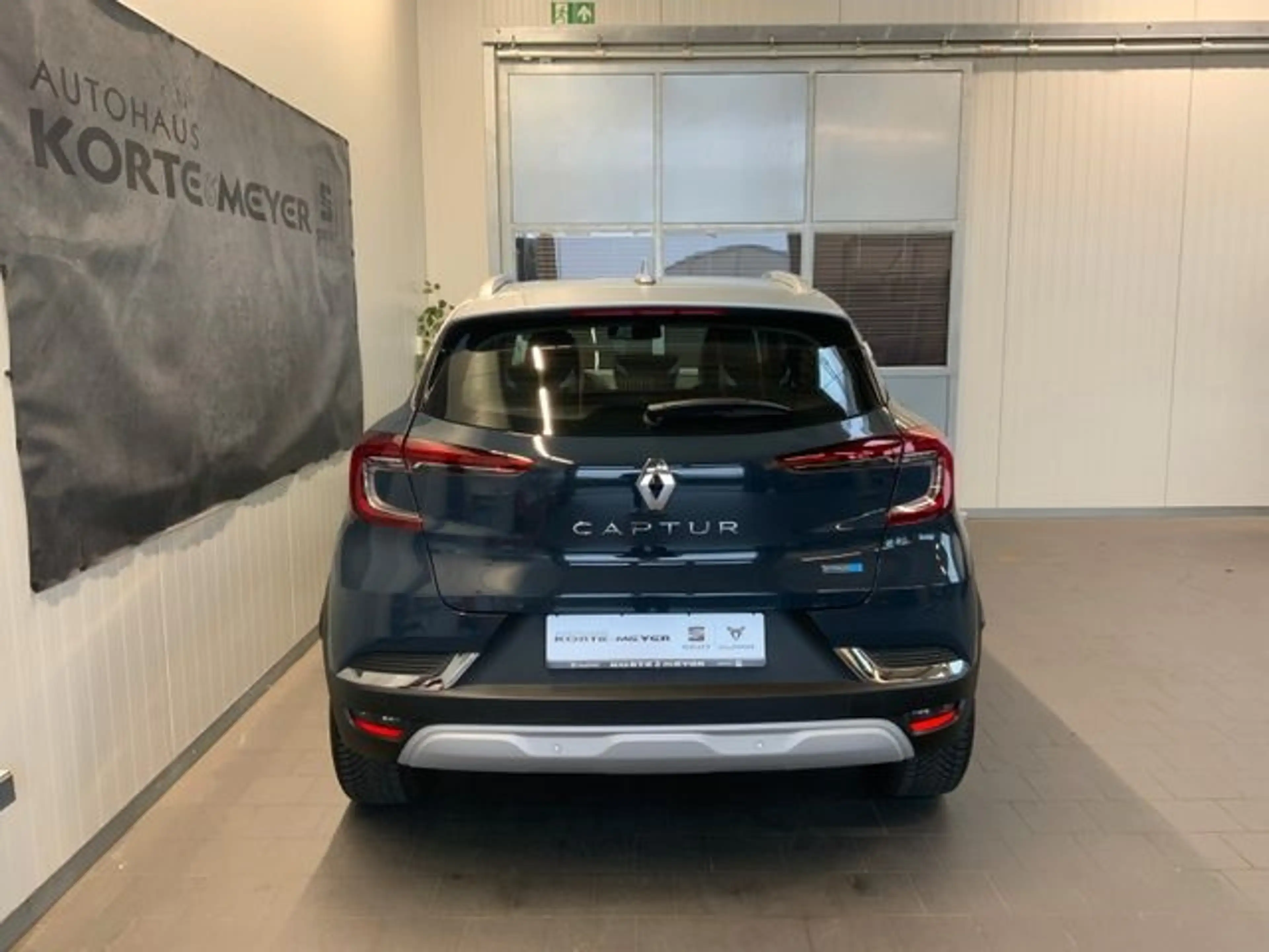 Renault Captur II 1.6E-Tech+Bluetooth +Navi+Tempomat+USB — photo 6