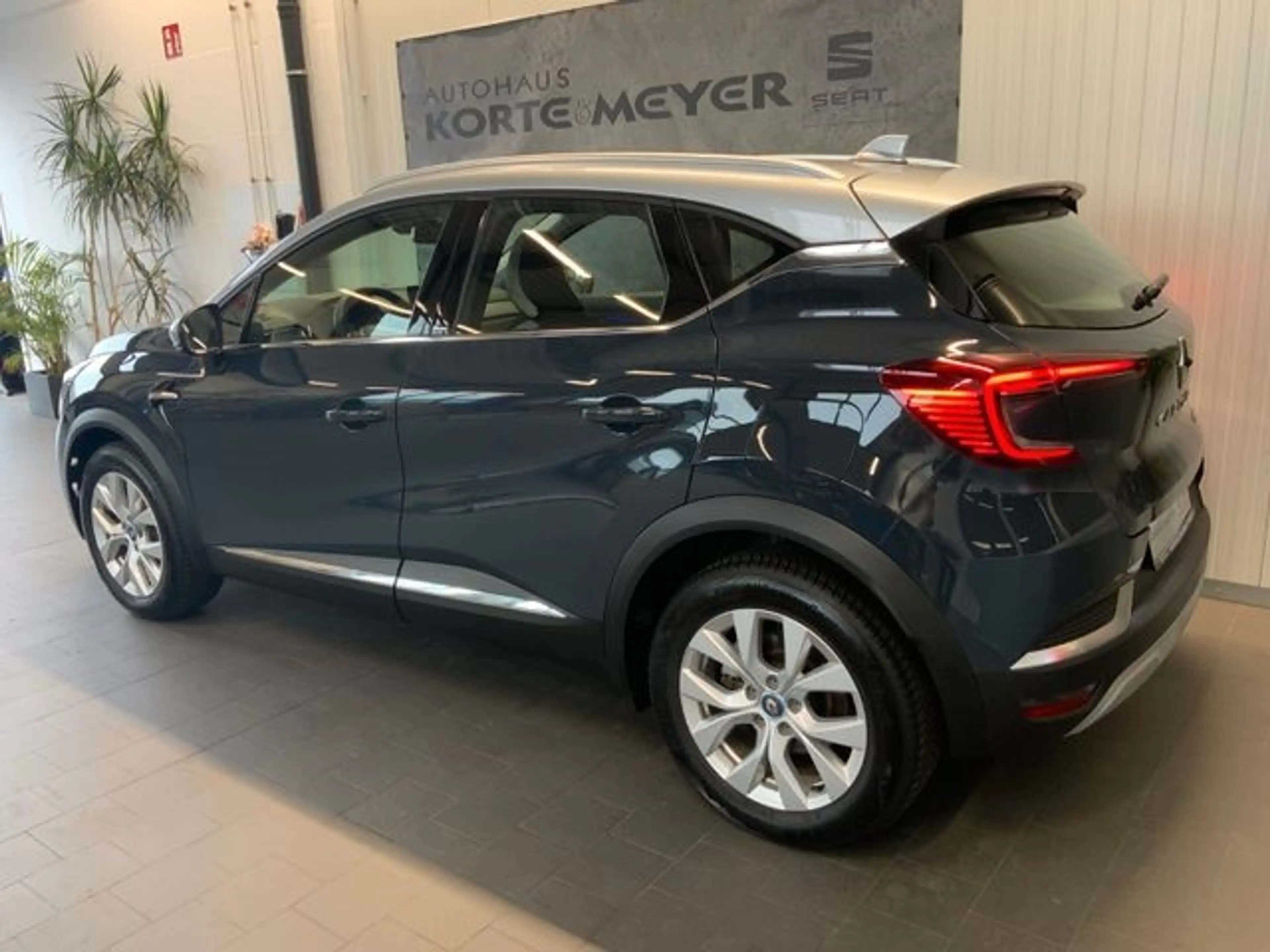 Renault Captur II 1.6E-Tech+Bluetooth +Navi+Tempomat+USB — photo 5