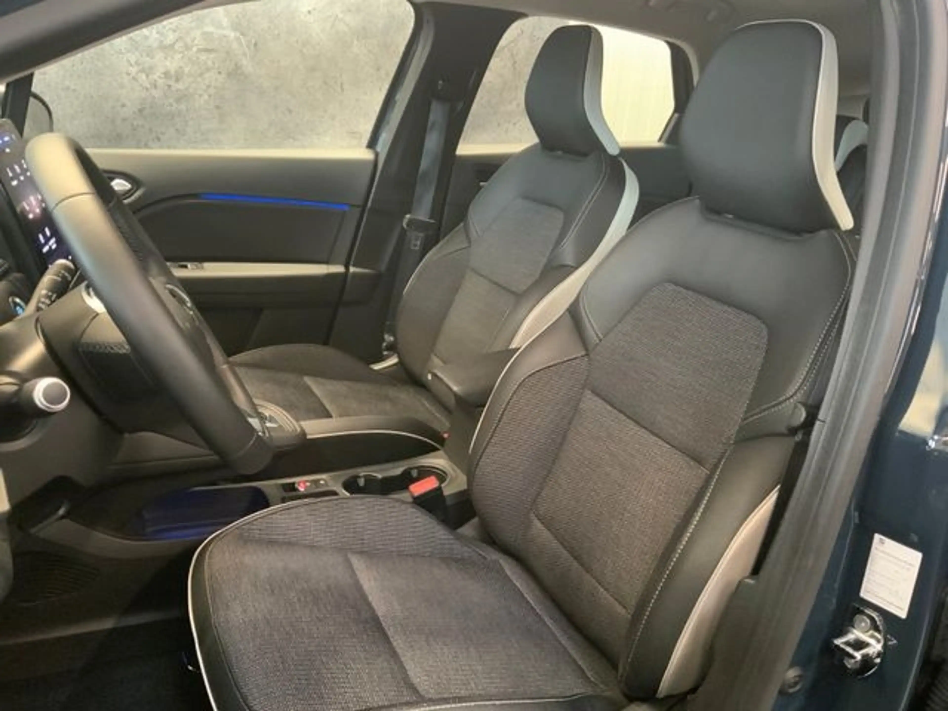 Renault Captur II 1.6E-Tech+Bluetooth +Navi+Tempomat+USB — photo 13