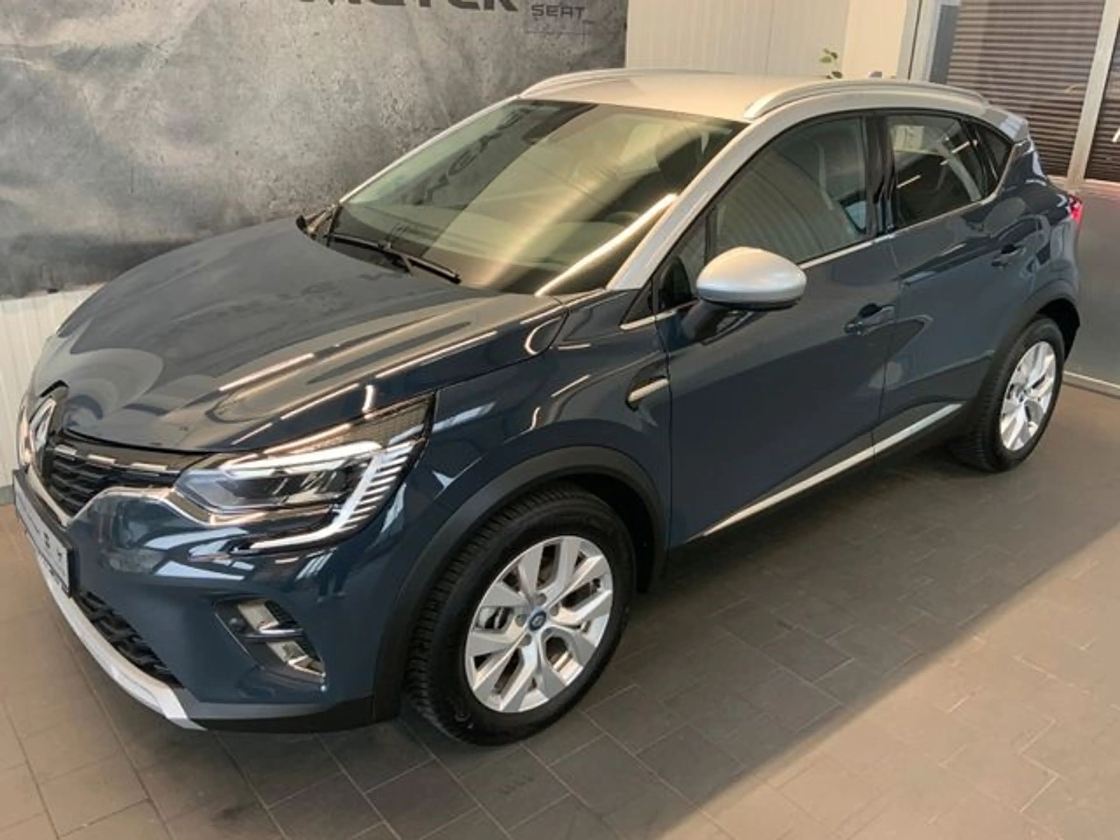 Renault Captur II 1.6E-Tech+Bluetooth +Navi+Tempomat+USB — photo 4