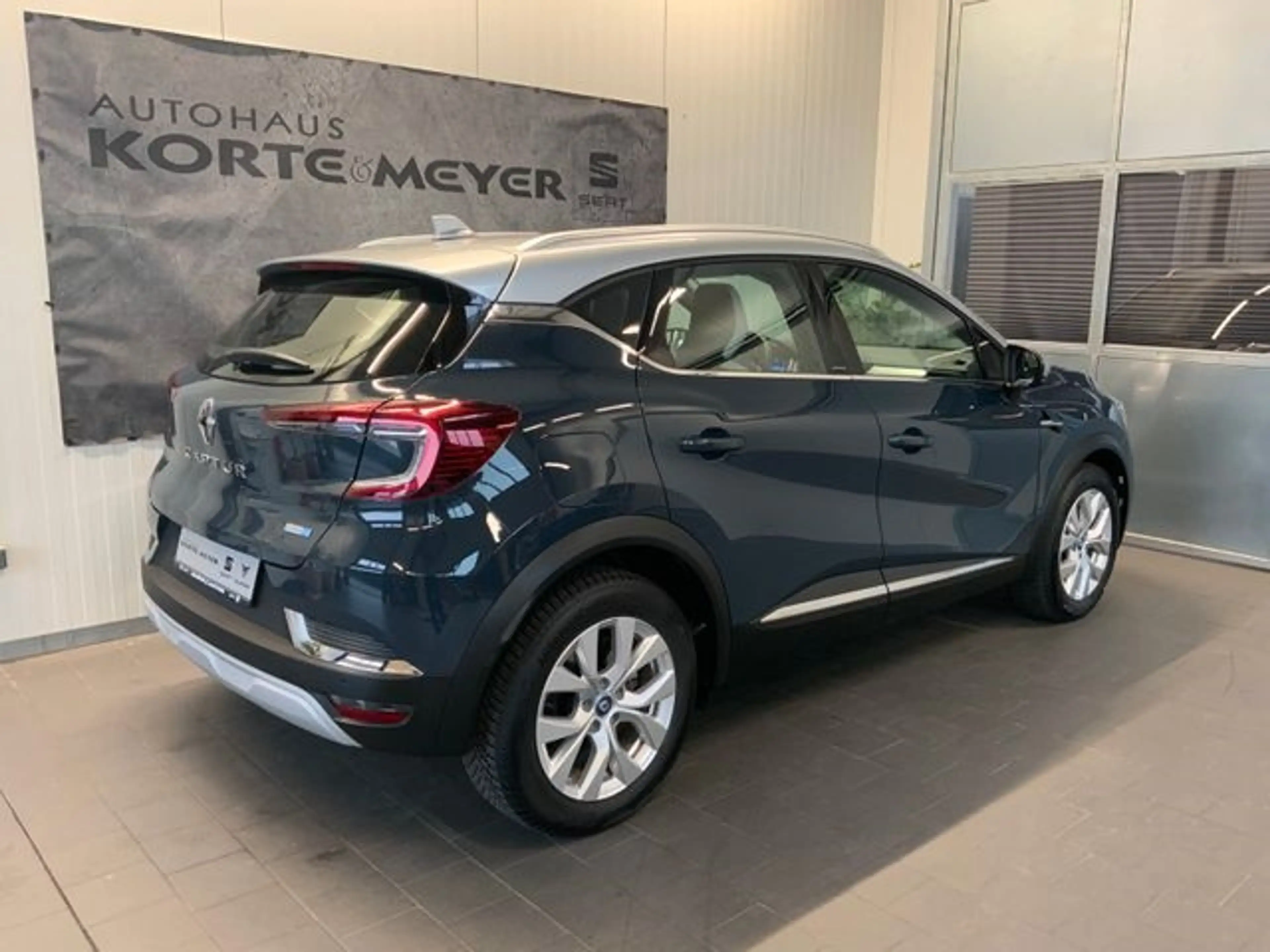 Renault Captur II 1.6E-Tech+Bluetooth +Navi+Tempomat+USB — photo 9