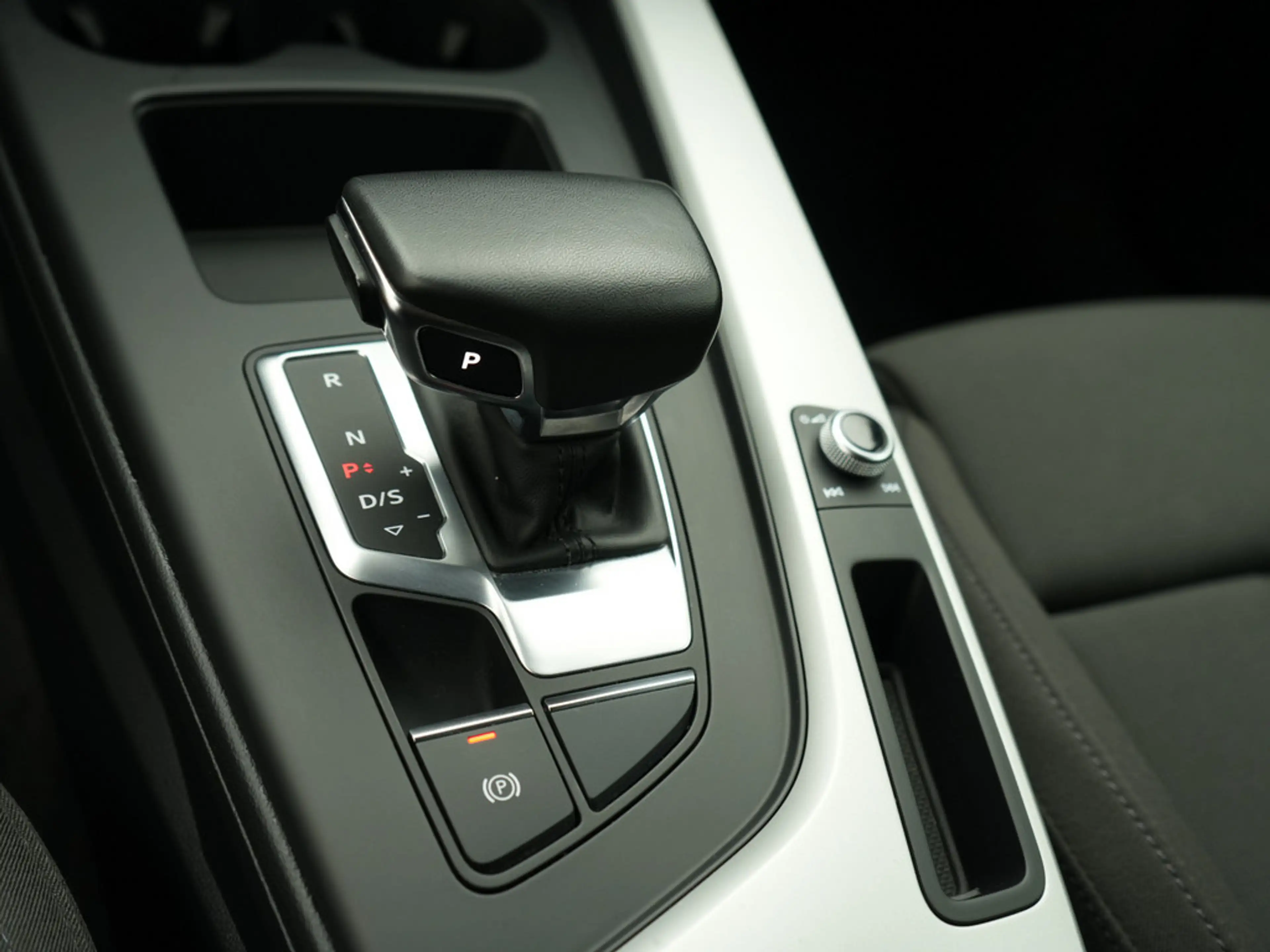 Audi A4 Avant advanced AHK ACC NAVI SHZ PDC LED — photo 10
