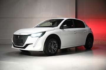 e-208 ALLURE / CAMERA / NAV