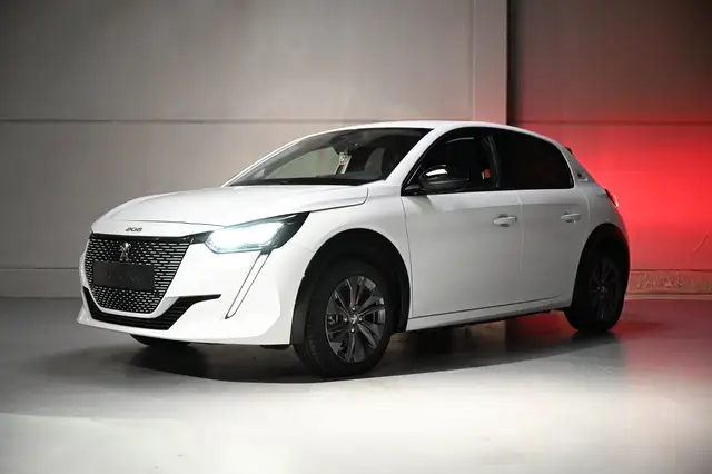 Peugeot 208 e-208 ALLURE / CAMERA / NAV
