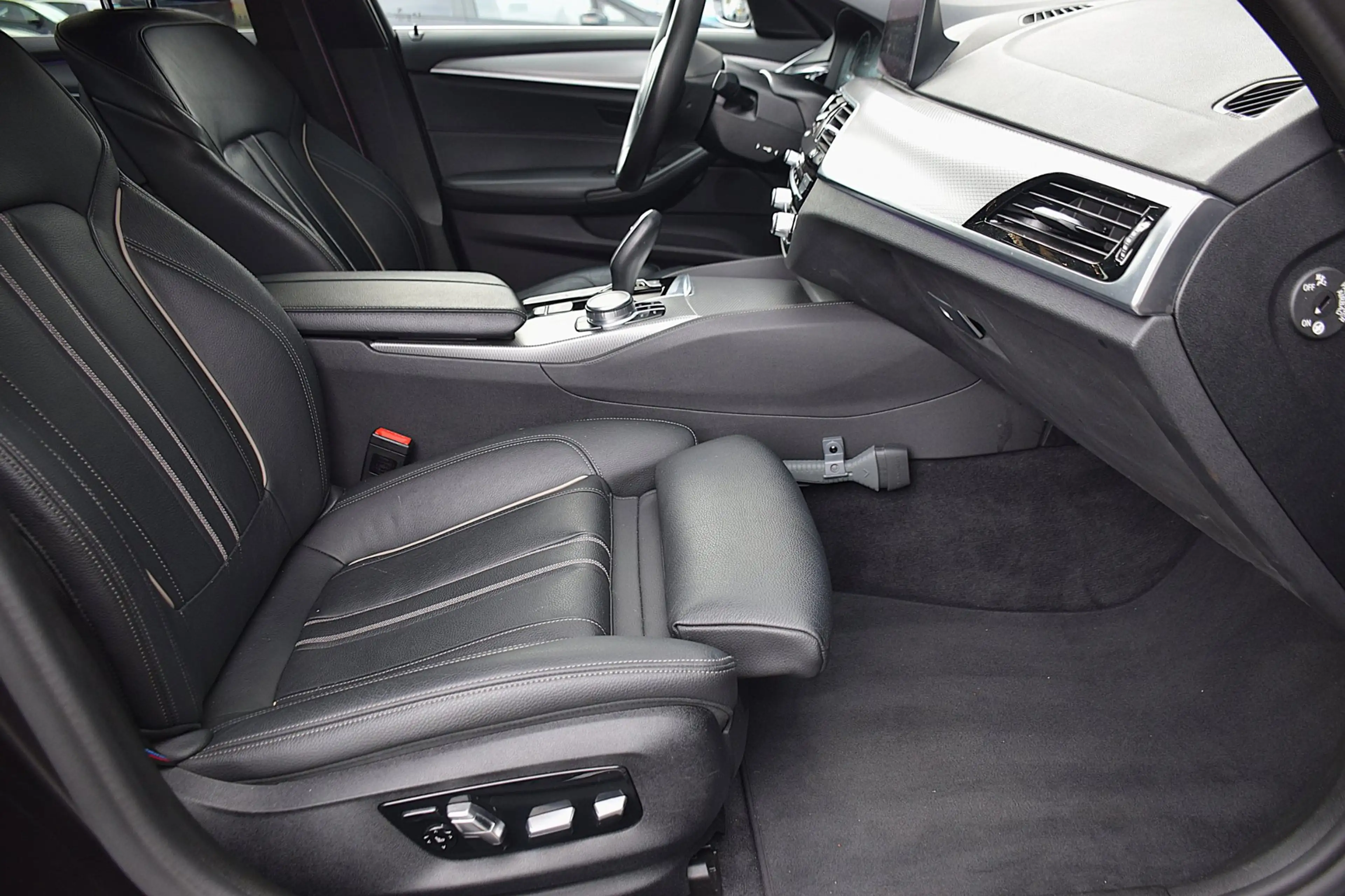 BMW 530 5-serie 530e iPerformance High Executive*M-Pakket* — photo 22