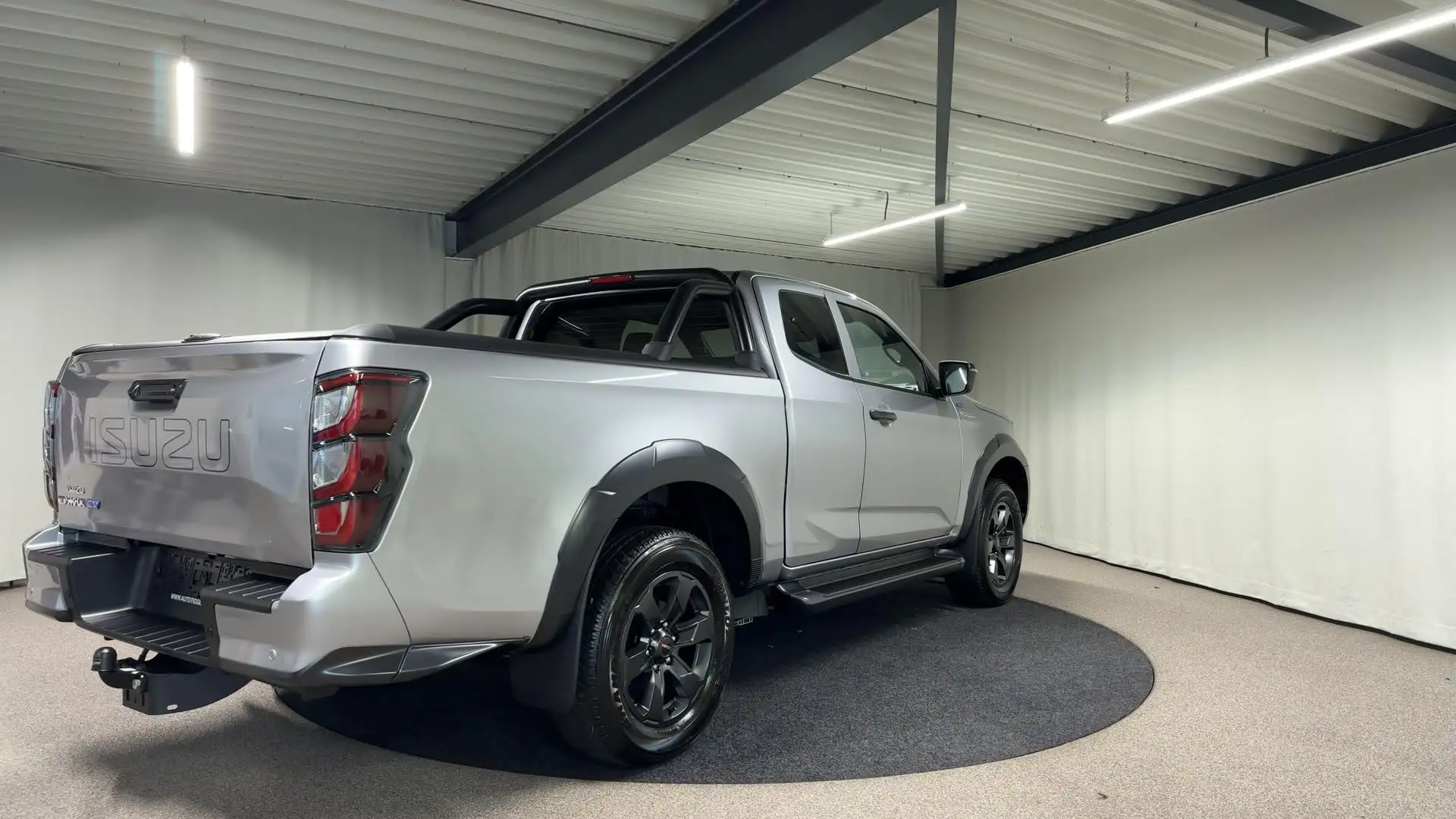 Isuzu D-Max EV Extended Cab V-Cross 66.9 kWh Automaat | 3500KG Zilver - 2