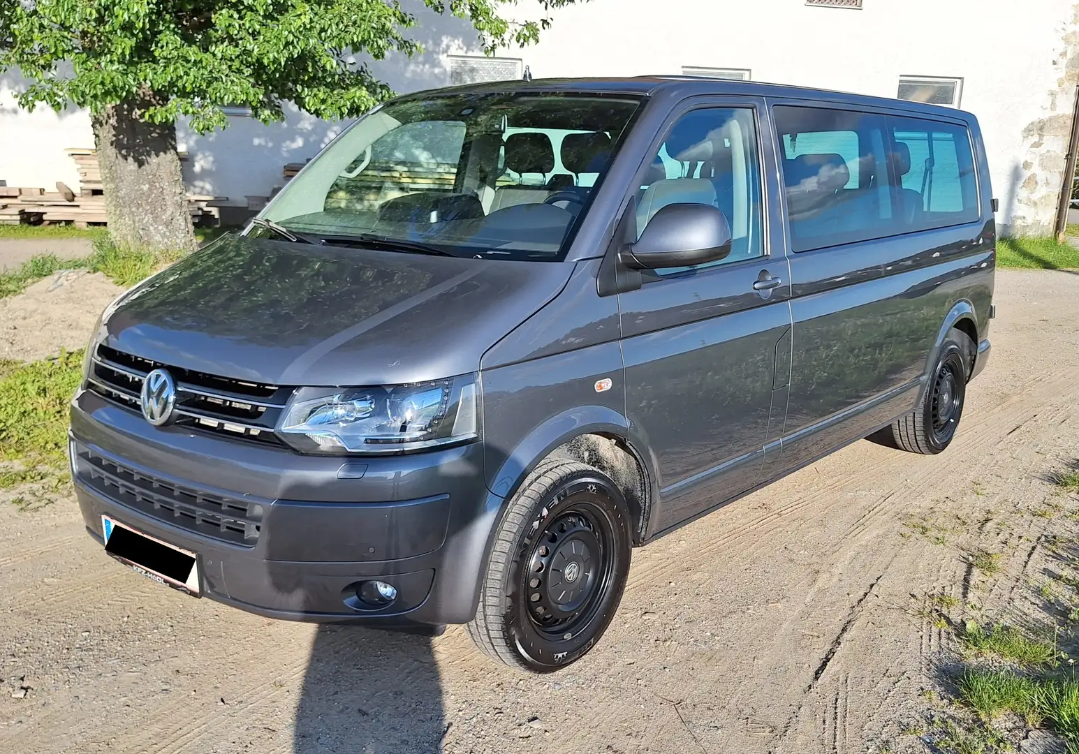 Volkswagen T5 Caravelle Caravelle Comfortline 2,0 BMT TDI 4motion D-PF Comfortline Grau - 1