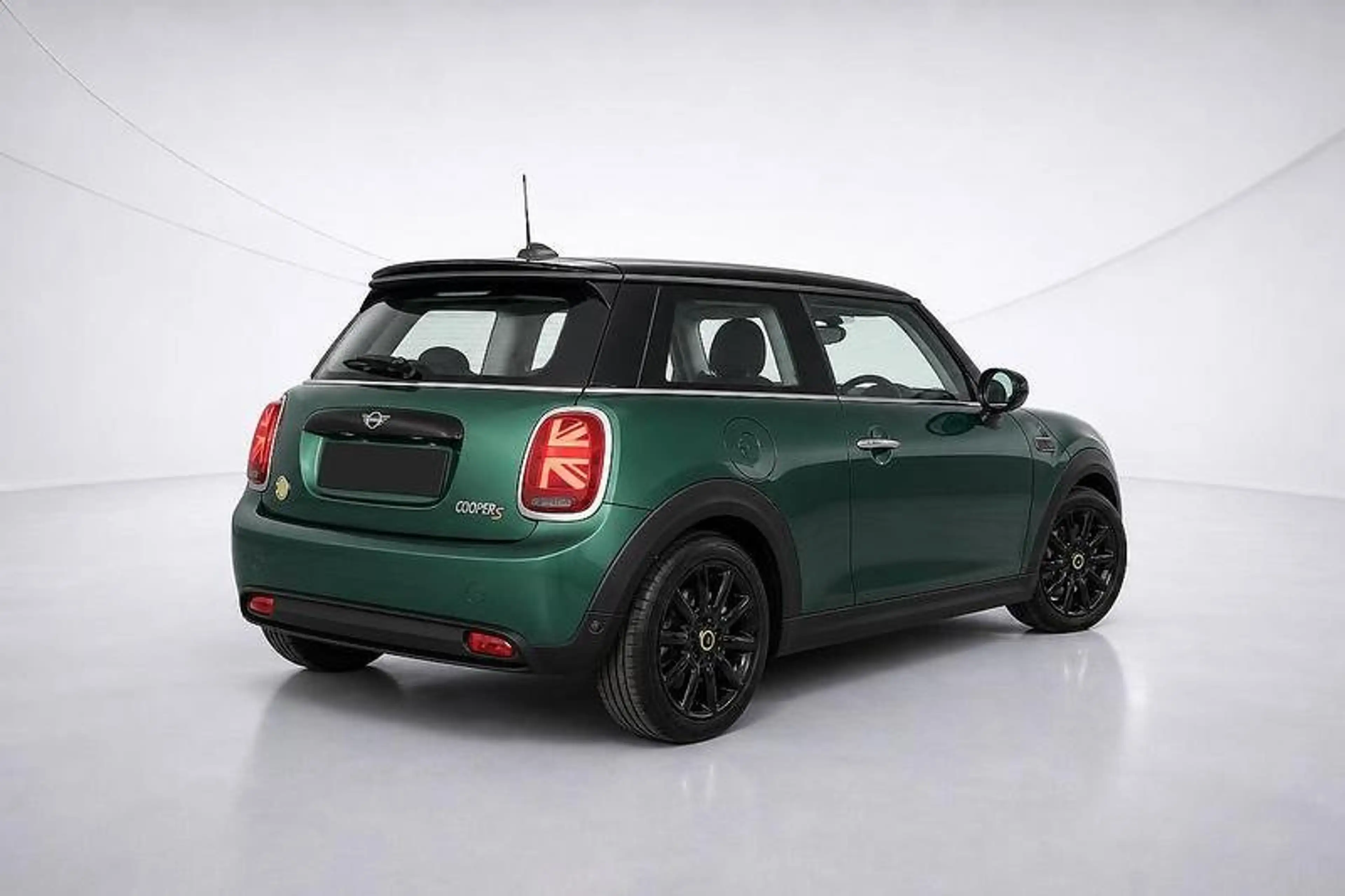 MINI Cooper SE Classic Trim 32.6 kWh Pano/WPU/RFK/LED — photo 3