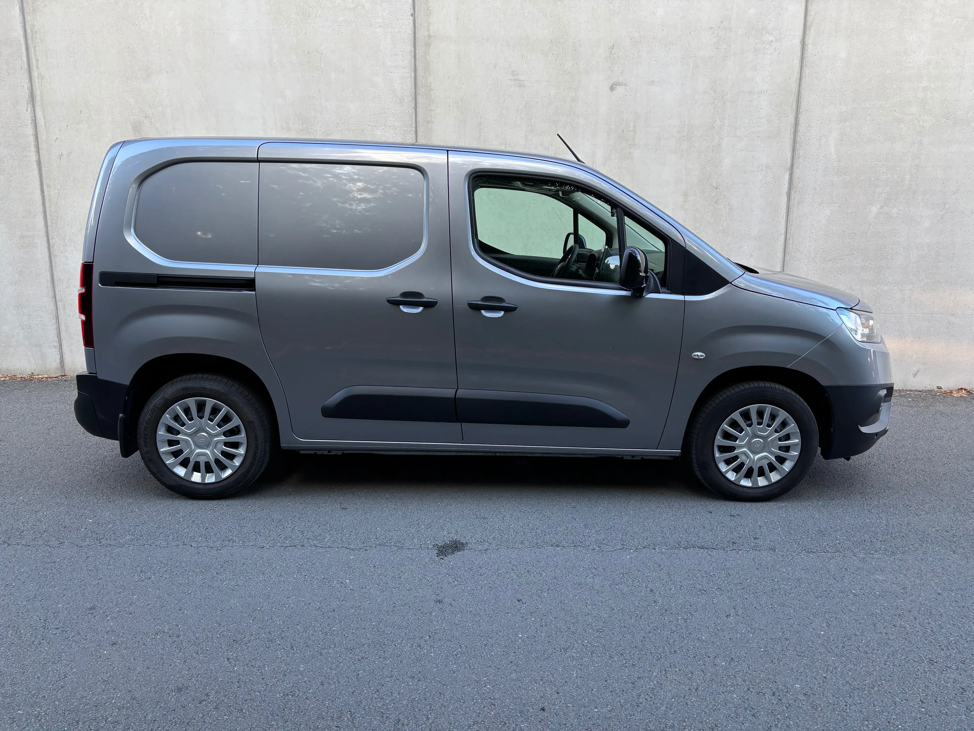 Toyota Proace City Utilitaire 3 places !!!13.000 km !!! Automatique new model — photo 4