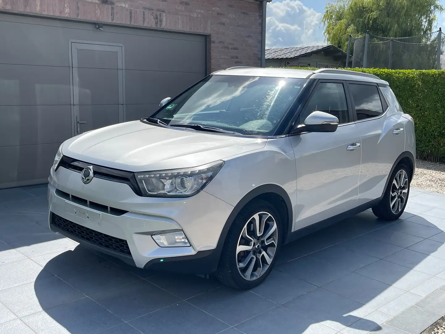 SsangYong Tivoli Tivoli 1.6i e-XGi 2WD Quartz Argent - 1
