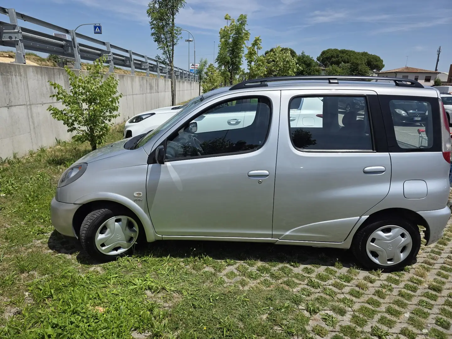 Toyota Yaris Verso 1.3 Sol Verso Argento - 1