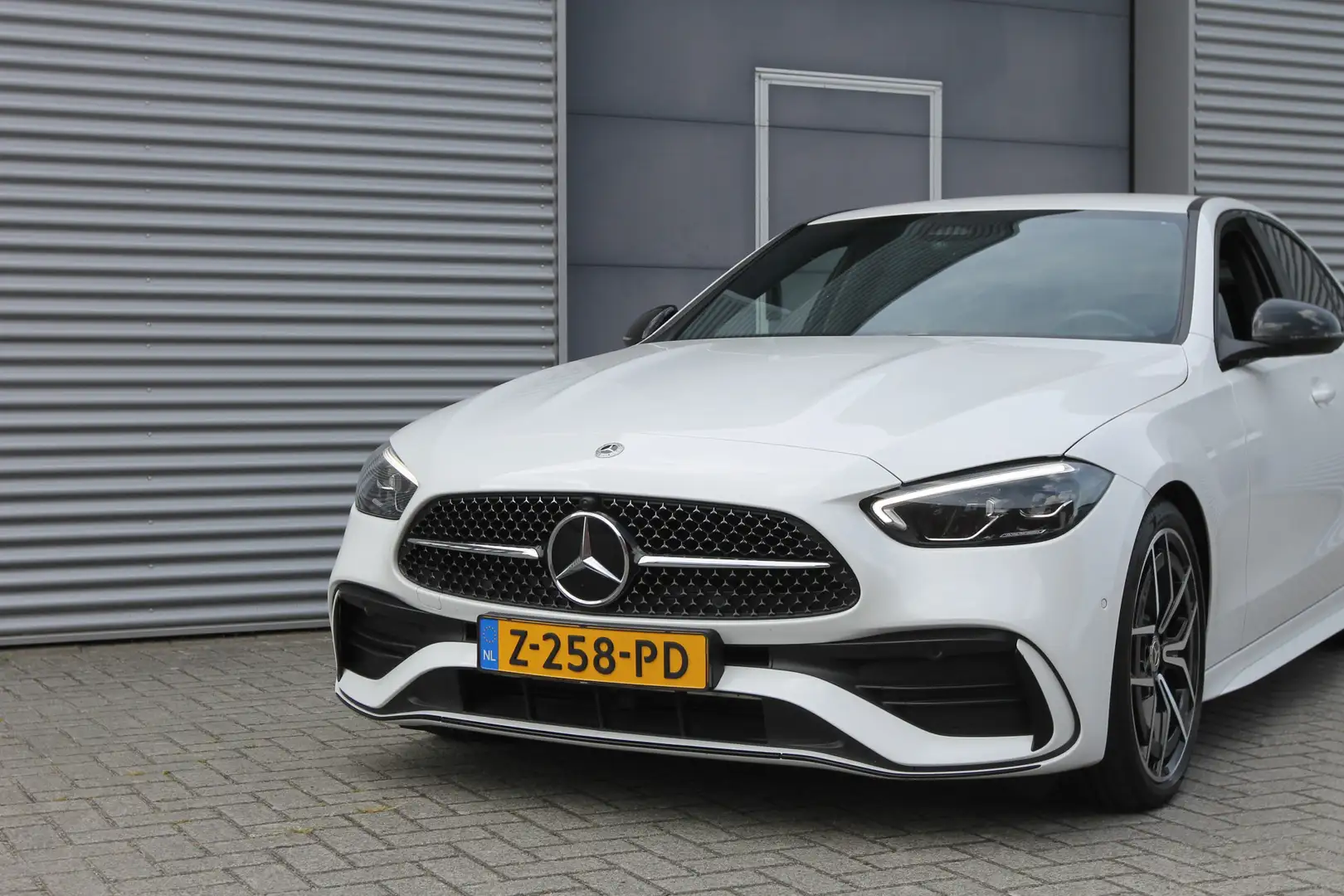 Mercedes-Benz C 180 AMG Line I Aut. I Carplay I Camera I Burmester Wit - 2