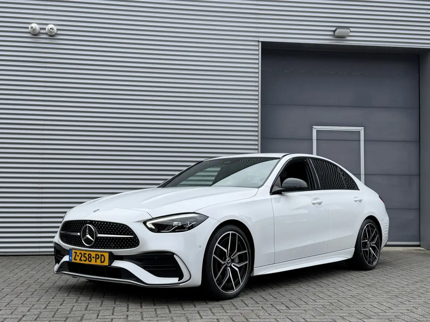 Mercedes-Benz C 180 AMG Line I Aut. I Carplay I Camera I Burmester Weiß - 1