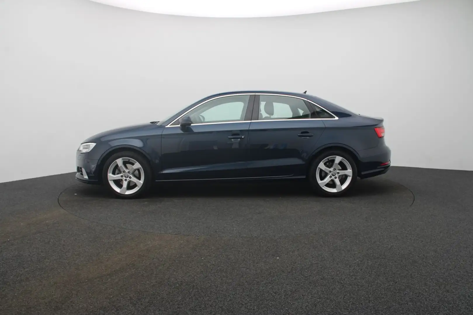 Audi A3 Lim. 30 TFSI . Xenon Einparkhilfe SHZ Azul - 2