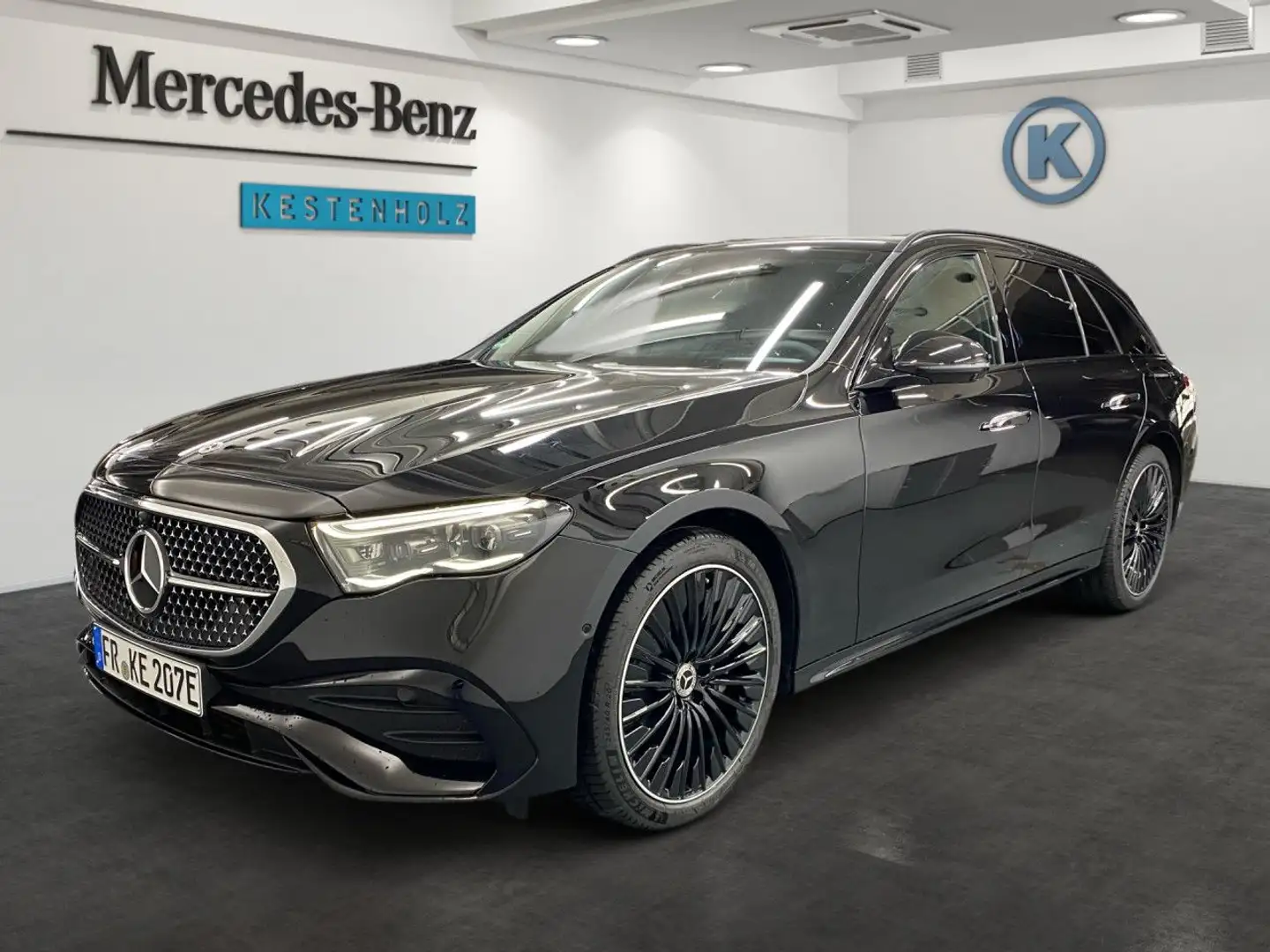Mercedes-Benz E 300 e T-Modell AMG+PANO+AHK+PARK+DISTR+BURMEST Schwarz - 2