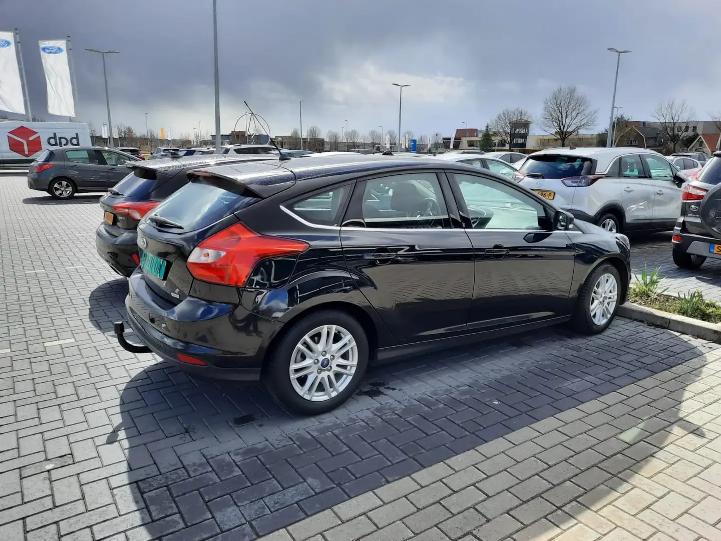 Ford Focus Focus 1.0 EcoB. Edit. Plus Zwart - 2