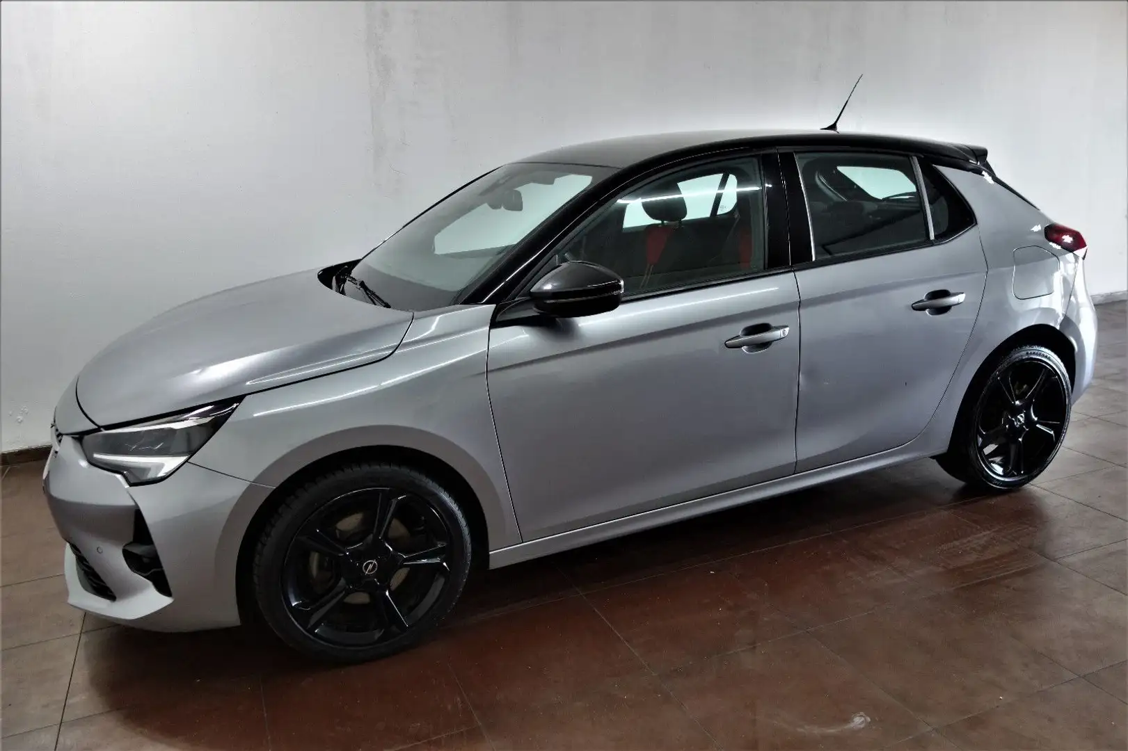 Opel Corsa F GS Line Leder/Navi/LED/6-Gang/17-Zoll Grijs - 2
