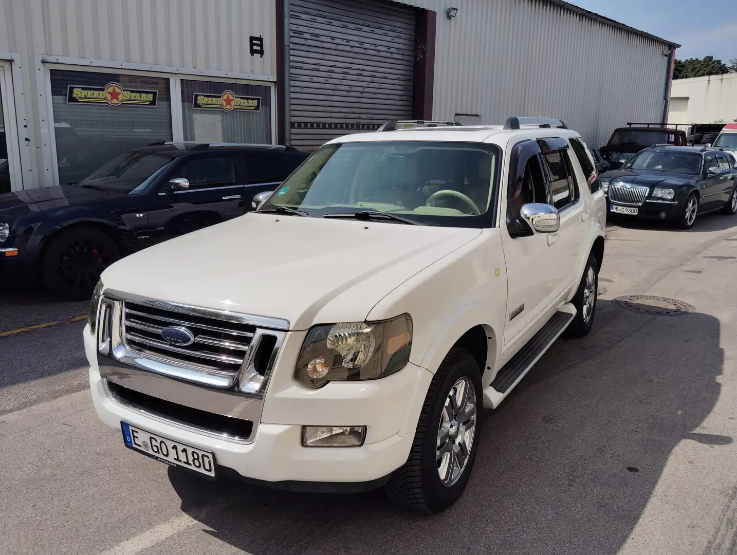 Ford Explorer Eddi Bauer Edition Белый - 1