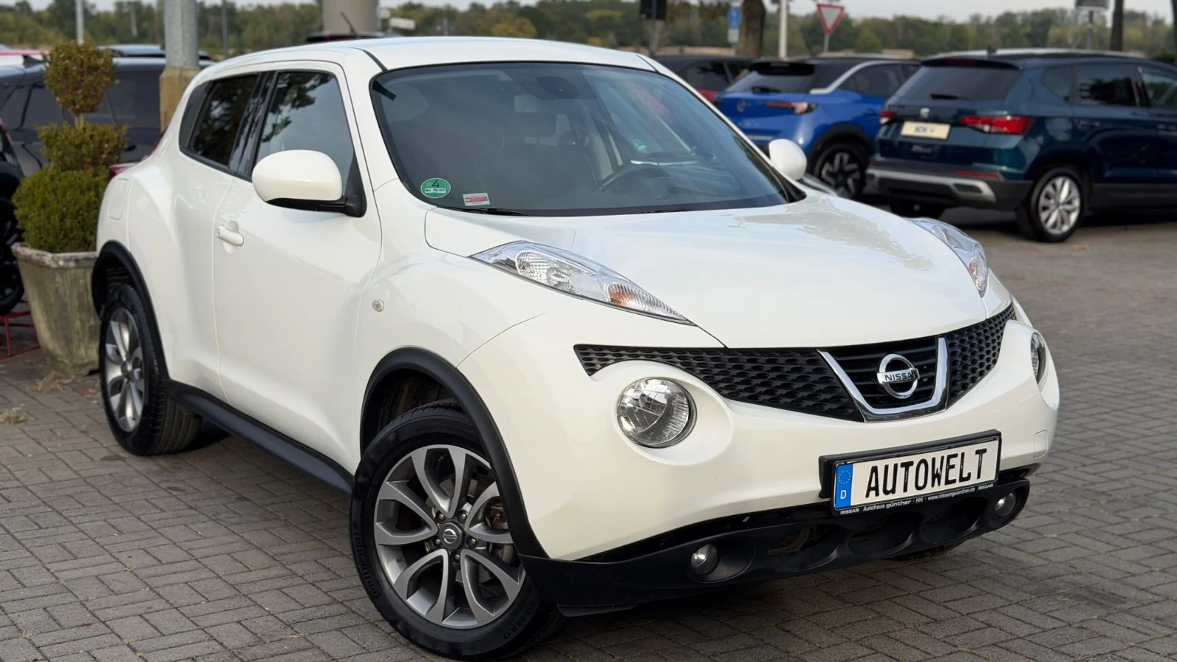 Nissan Juke 1.6 Tekna CVT — photo 2