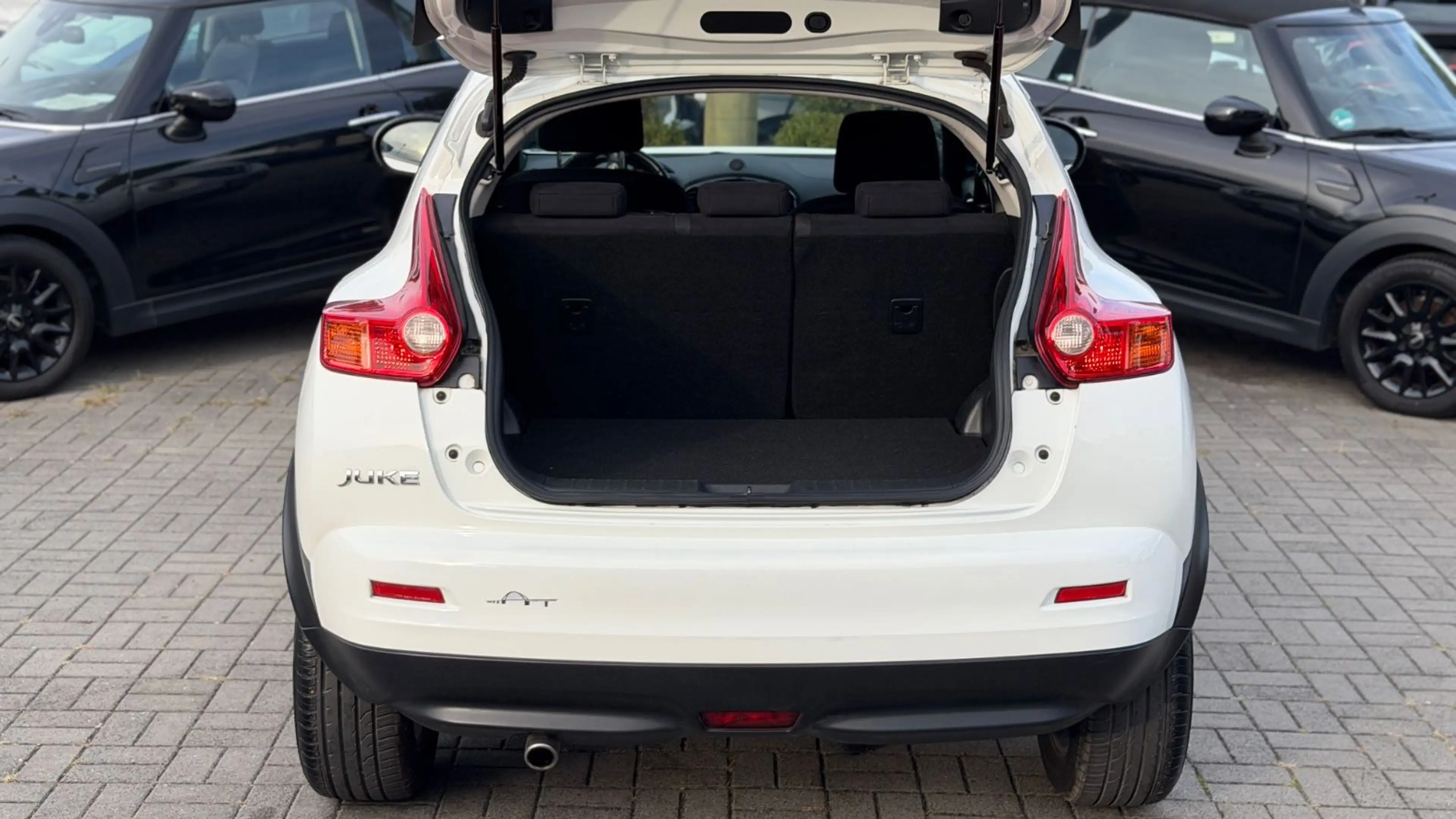 Nissan Juke 1.6 Tekna CVT — photo 9