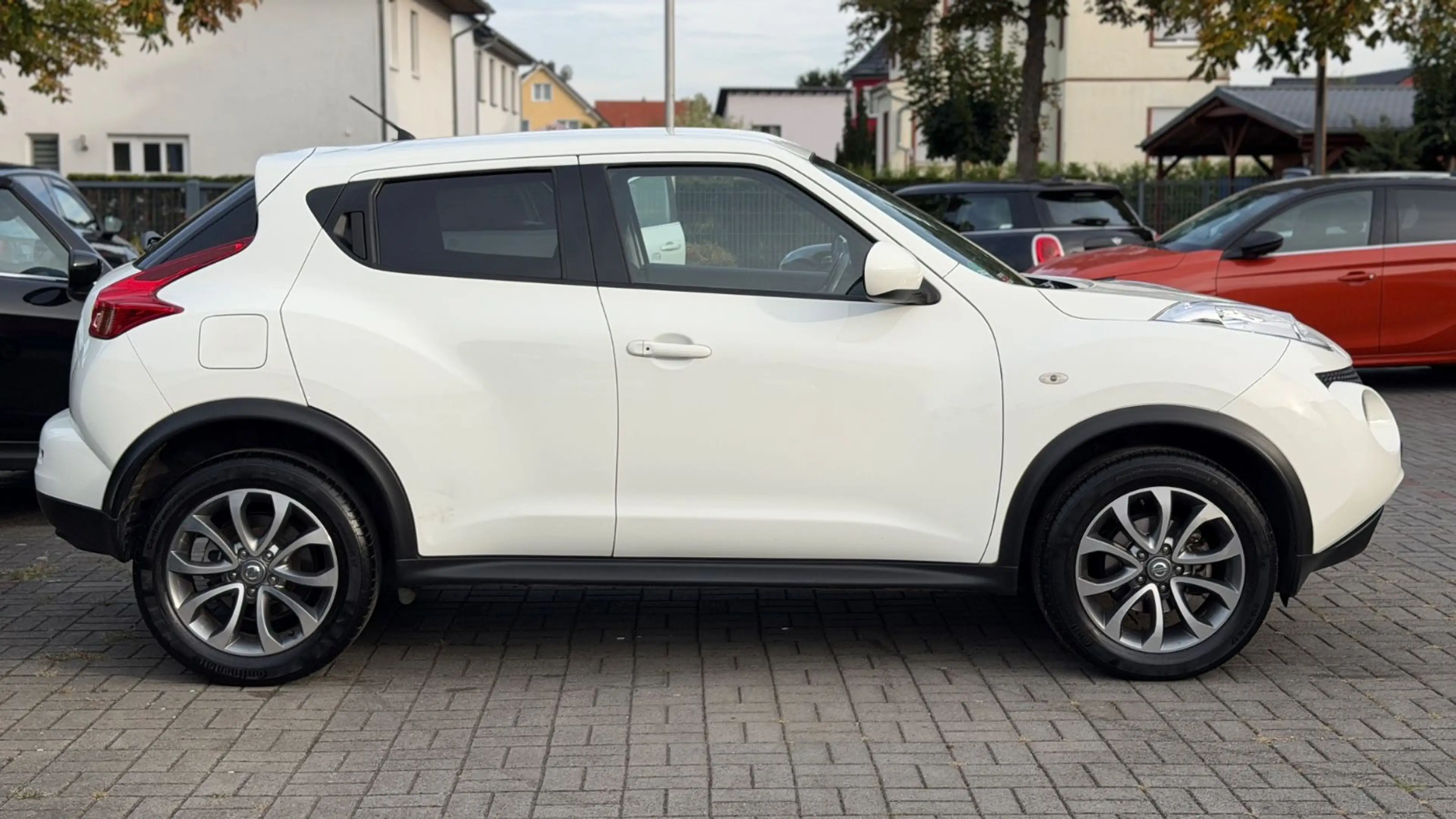Nissan Juke 1.6 Tekna CVT — photo 4