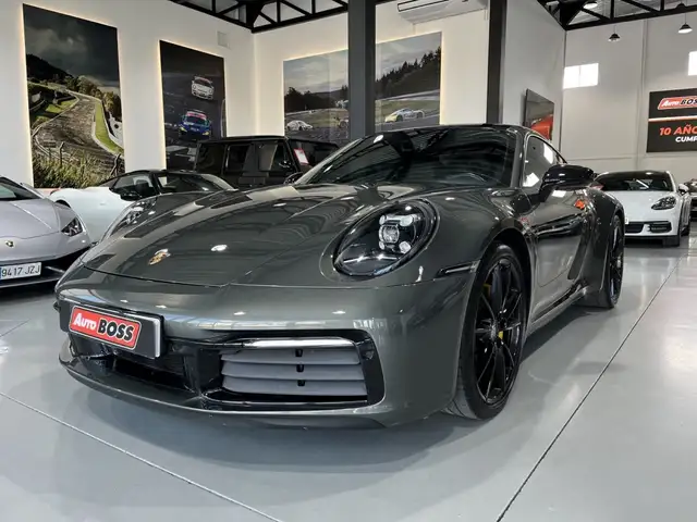Porsche 911 view 12