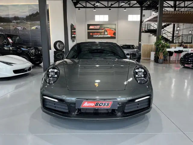 Porsche 911 view 3