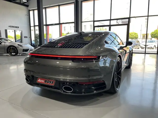 Porsche 911 view 8