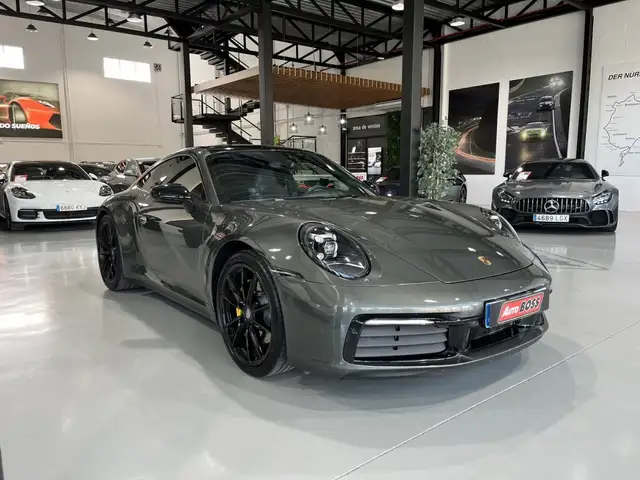 Porsche 911 view 4