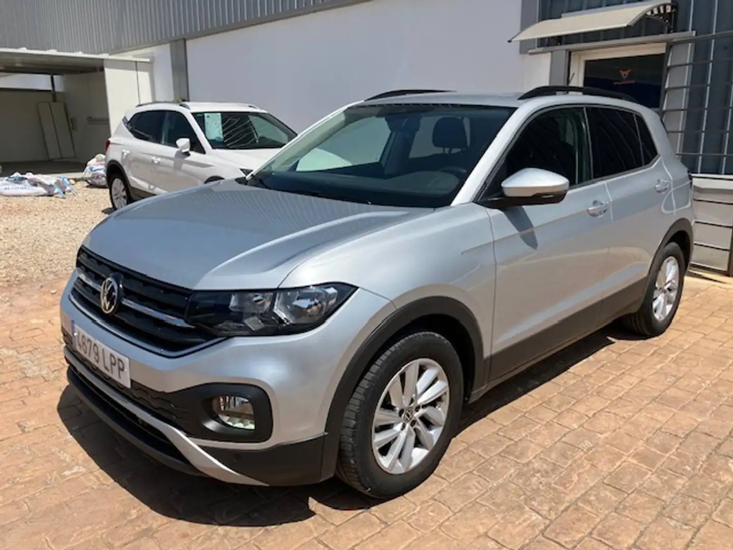 Volkswagen T-Cross 1.0 TSI Advance 81kW Plateado - 1