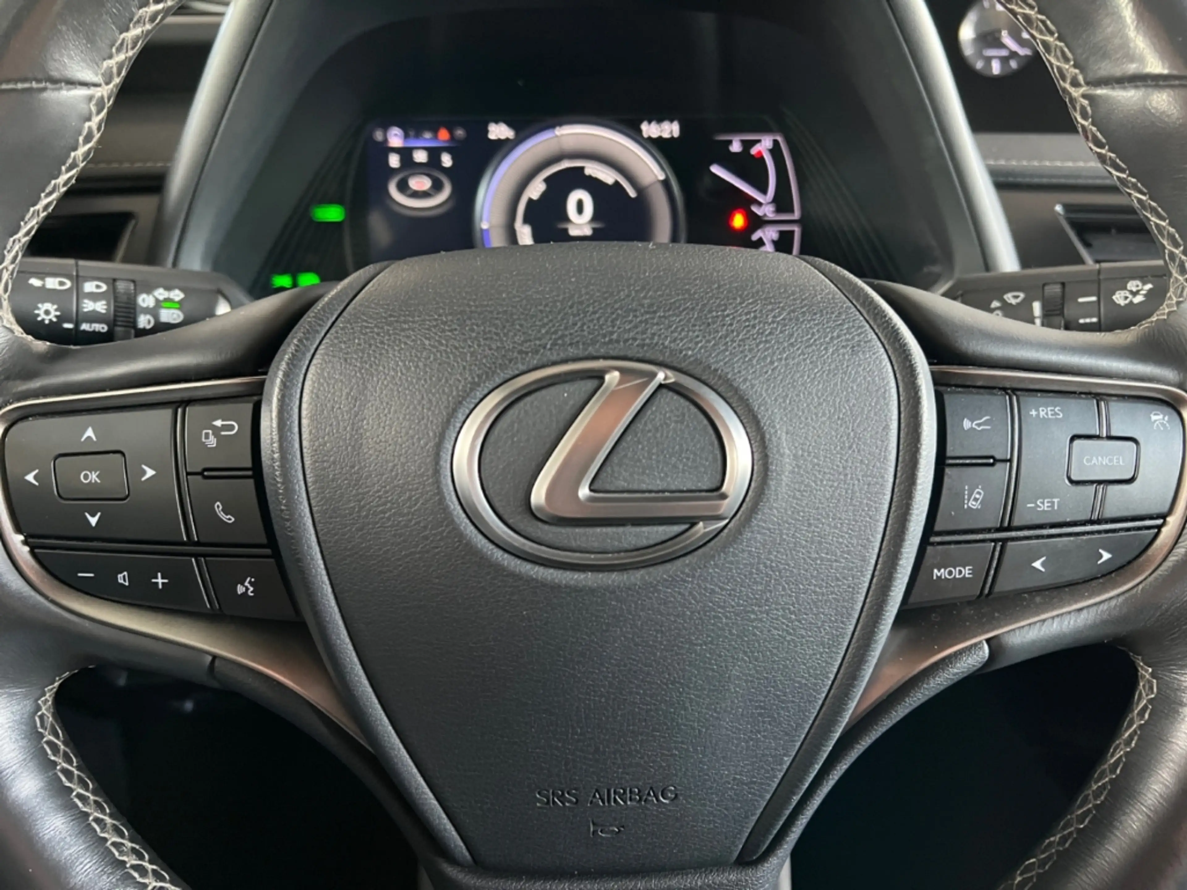 Lexus UX 250h Launch Edition *Bi-LED*ACC*CAM*SHZ*Navi* — photo 13