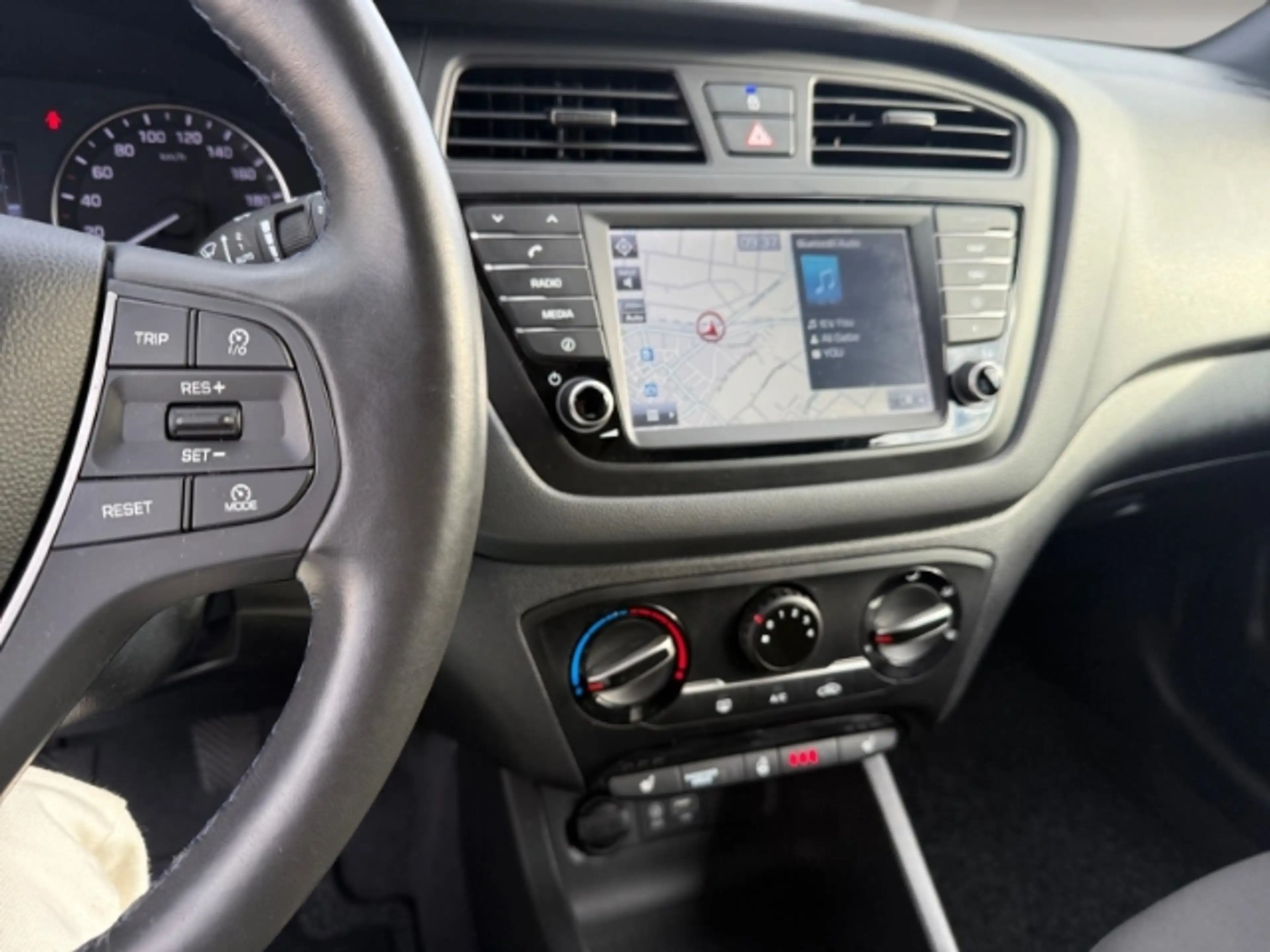 Hyundai i20 Passion Navi/Kamera/Sitzheizung/Klima — photo 9