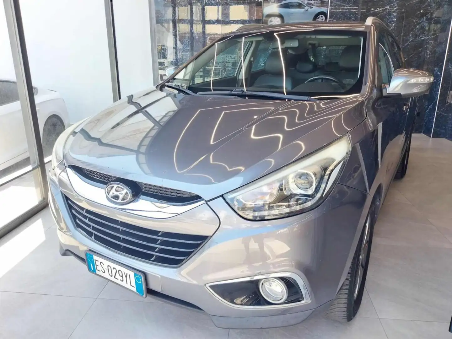 Hyundai iX35 1.7 CRDi 2WD Xpossible (Garanzia 12 Mesi) Grigio - 2