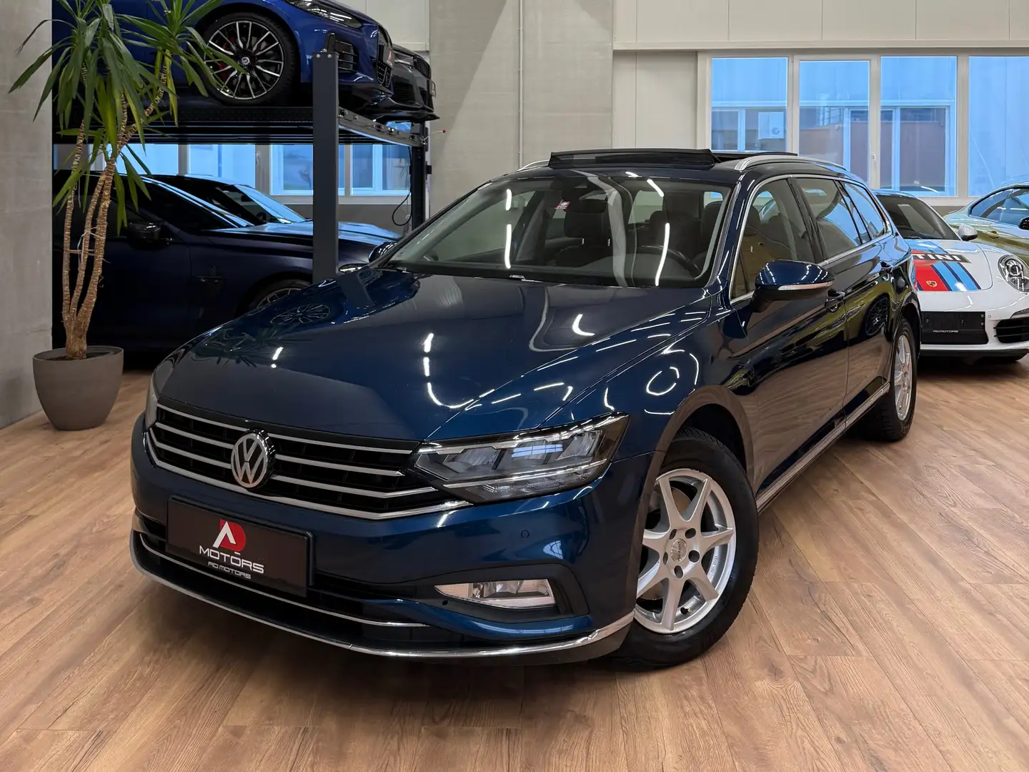 Volkswagen Passat Variant Elegance / Pano / Massage Bleu - 1