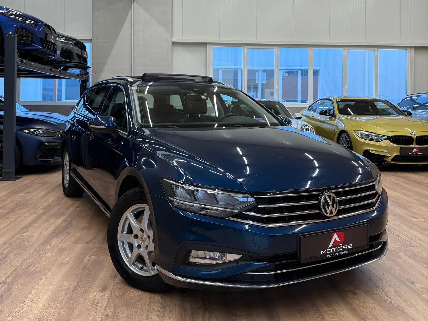 Volkswagen Passat Variant Elegance / Pano / Massage Bleu - 2