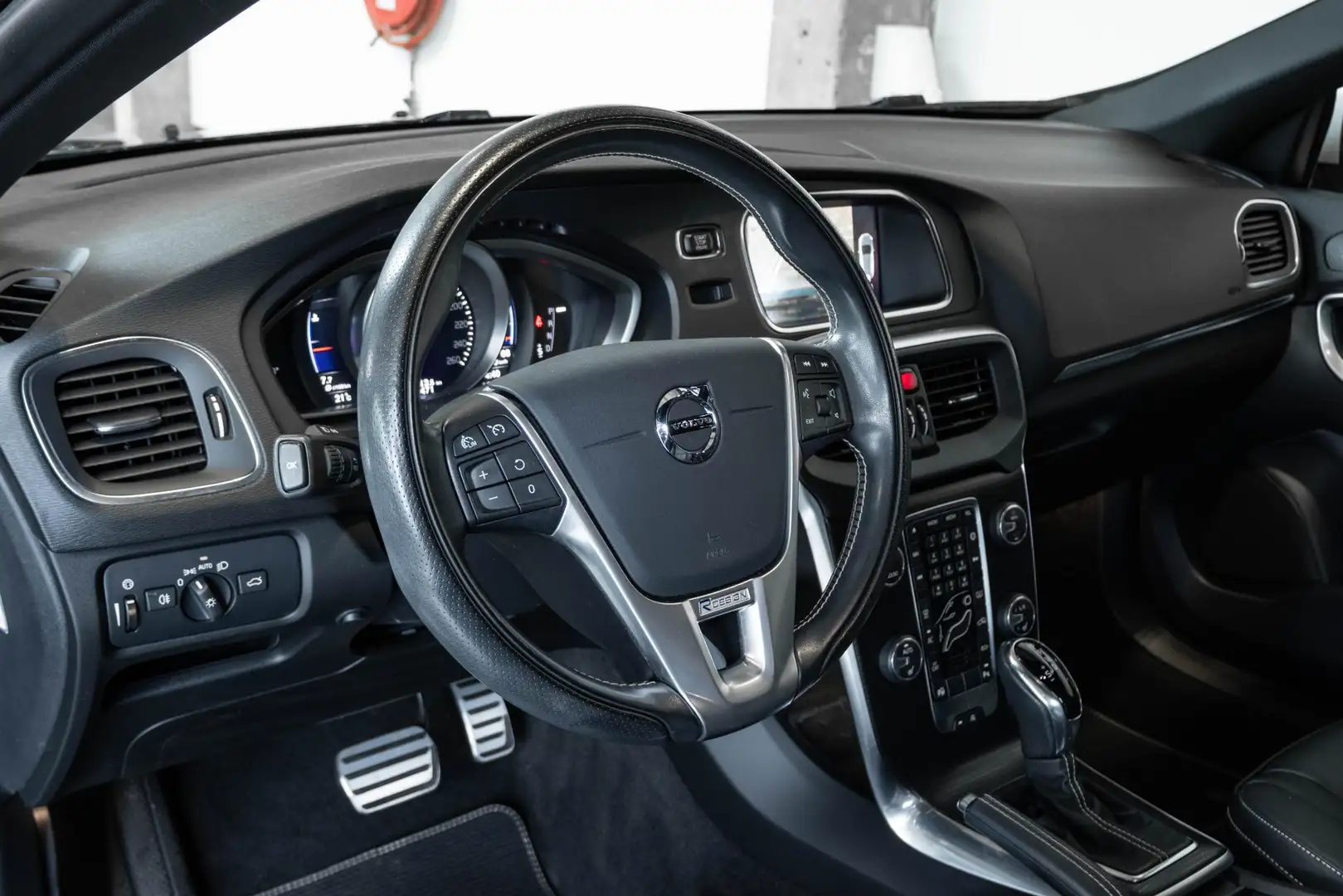 Volvo V40 T3 Automaat Polar+ Sport | Panoramadak | Harman Ka Nero - 2
