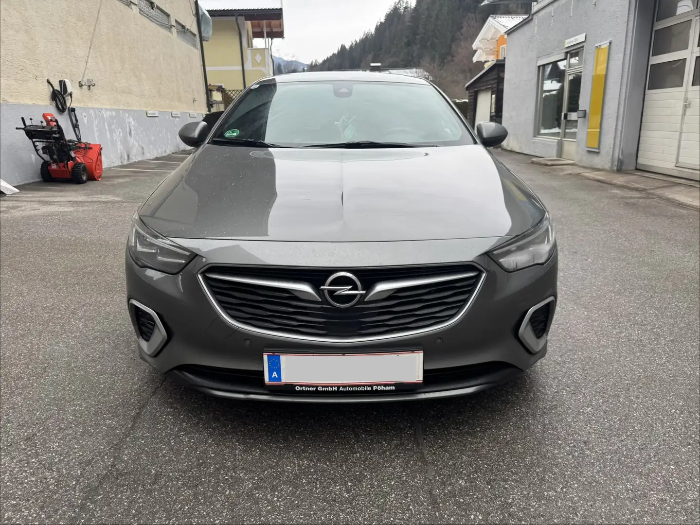 Opel Insignia GSi 4x4 Grau - 2