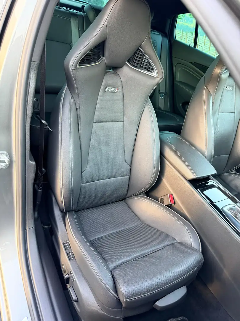 Opel Insignia GSi 4x4 Grau - 2
